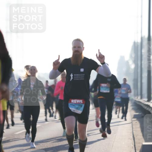 03.10.2025 - Köhlbrandbrückenlauf Jannik Wohlers http://msf.ph/oto/9058456 03.10.2025 09:14:02 Position 3 335 meine-sportfotos.de