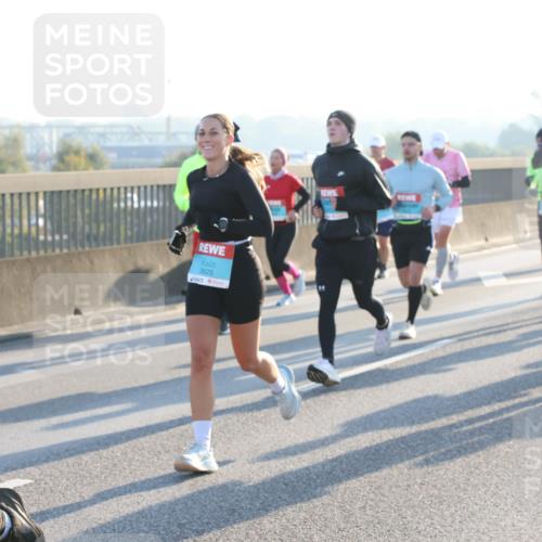 03.10.2025 - Köhlbrandbrückenlauf Lena Gebhardt http://msf.ph/oto/9058466 03.10.2025 09:18:27 Position 1 3825 meine-sportfotos.de
