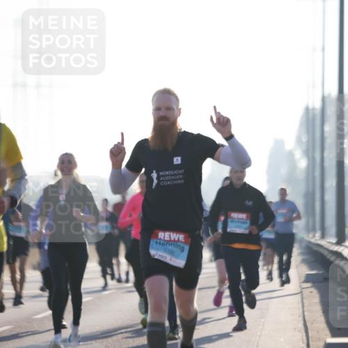 03.10.2025 - Köhlbrandbrückenlauf Jannik Wohlers http://msf.ph/oto/9058467 03.10.2025 09:14:02 Position 3 3335 meine-sportfotos.de