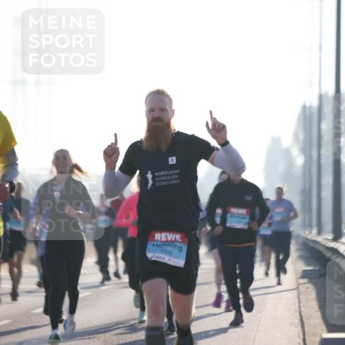 03.10.2025 - Köhlbrandbrückenlauf Jannik Wohlers http://msf.ph/oto/9058469 03.10.2025 09:14:02 Position 3 99, 3335 meine-sportfotos.de