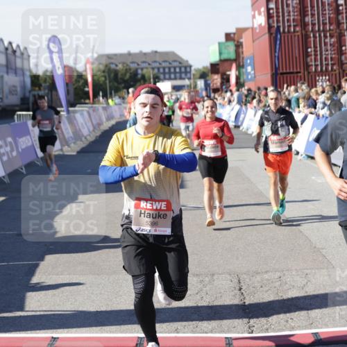 03.10.2025 - Köhlbrandbrückenlauf Jannik Wohlers http://msf.ph/oto/9058478 03.10.2025 13:11:55 Ziel 4100, 4101, 4469, 4685, 5097, 5396, 5426, 5910, 5911, 6033, 6048, 6049, 6622, 6763, 6796 meine-sportfotos.de