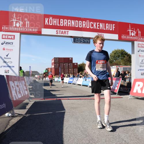03.10.2025 - Köhlbrandbrückenlauf Lena Gebhardt http://msf.ph/oto/9058481 03.10.2025 13:09:44 Ziel 4262, 4358, 4365, 4502, 4614, 5803, 5813, 5907, 5941, 6308, 6379, 6438, 6659, 6803 meine-sportfotos.de