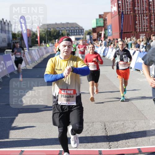 03.10.2025 - Köhlbrandbrückenlauf Jannik Wohlers http://msf.ph/oto/9058487 03.10.2025 13:11:55 Ziel 4100, 4101, 4469, 4685, 5097, 5396, 5426, 5910, 5911, 6033, 6048, 6049, 6622, 6763, 6796 meine-sportfotos.de