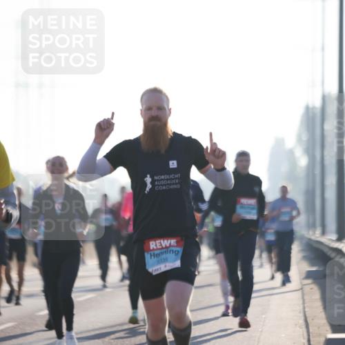 03.10.2025 - Köhlbrandbrückenlauf Jannik Wohlers http://msf.ph/oto/9058489 03.10.2025 09:14:03 Position 3 2832, 3335 meine-sportfotos.de