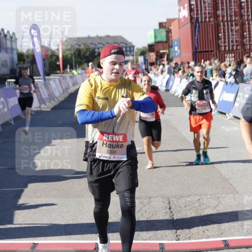 03.10.2025 - Köhlbrandbrückenlauf Jannik Wohlers http://msf.ph/oto/9058496 03.10.2025 13:11:55 Ziel 4100, 4101, 4469, 4685, 5097, 5396, 5426, 5910, 5911, 6033, 6048, 6049, 6622, 6763, 6796 meine-sportfotos.de