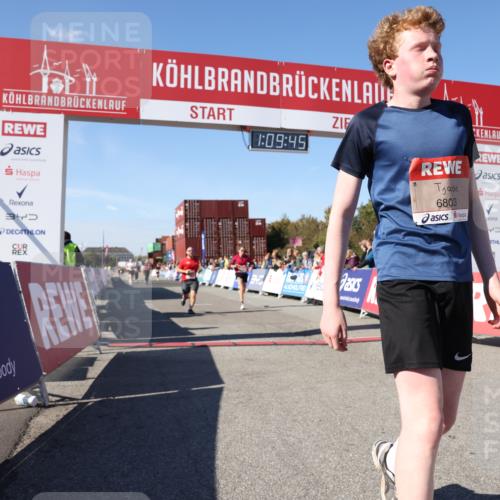 03.10.2025 - Köhlbrandbrückenlauf Lena Gebhardt http://msf.ph/oto/9058507 03.10.2025 13:09:45 Ziel 4262, 4358, 4365, 4502, 4614, 4625, 5803, 5907, 5941, 6308, 6379, 6438, 6659, 6803 meine-sportfotos.de