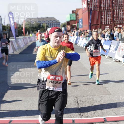 03.10.2025 - Köhlbrandbrückenlauf Jannik Wohlers http://msf.ph/oto/9058514 03.10.2025 13:11:55 Ziel 4100, 4101, 4469, 4685, 5097, 5396, 5426, 5910, 5911, 6033, 6048, 6049, 6622, 6763, 6796 meine-sportfotos.de