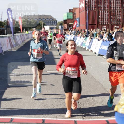 03.10.2025 - Köhlbrandbrückenlauf Jannik Wohlers http://msf.ph/oto/9058539 03.10.2025 13:11:56 Ziel 4100, 4101, 4469, 4685, 5097, 5396, 5426, 5910, 5911, 6033, 6048, 6049, 6622, 6763, 6796 meine-sportfotos.de