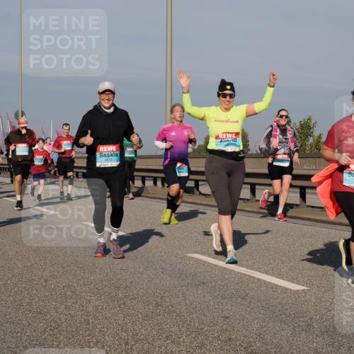 03.10.2025 - Köhlbrandbrückenlauf Fabian Wolf http://msf.ph/oto/9058540 03.10.2025 10:04:26 Position 3 2072, 2907, 2008 meine-sportfotos.de