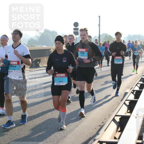 03.10.2025 - Köhlbrandbrückenlauf Lena Gebhardt http://msf.ph/oto/9058541 03.10.2025 09:18:29 Position 1 1516, 3842, 1623 meine-sportfotos.de