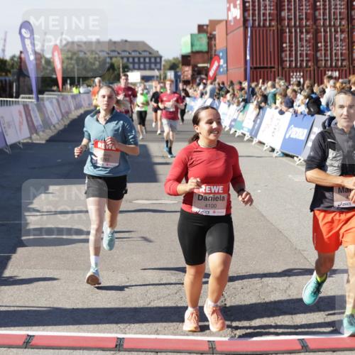 03.10.2025 - Köhlbrandbrückenlauf Jannik Wohlers http://msf.ph/oto/9058547 03.10.2025 13:11:56 Ziel 4100, 4101, 4469, 4685, 5097, 5396, 5426, 5910, 5911, 6033, 6048, 6049, 6622, 6763, 6796 meine-sportfotos.de