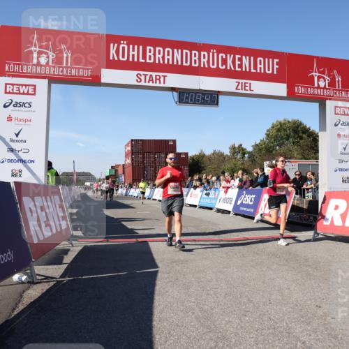 03.10.2025 - Köhlbrandbrückenlauf Lena Gebhardt http://msf.ph/oto/9058552 03.10.2025 13:09:47 Ziel 4262, 4502, 4614, 4625, 5520, 5941, 6308, 6659, 6803 meine-sportfotos.de