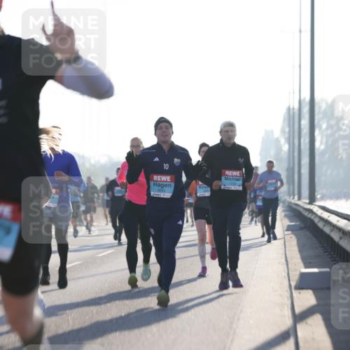 03.10.2025 - Köhlbrandbrückenlauf Jannik Wohlers http://msf.ph/oto/9058558 03.10.2025 09:14:05 Position 3 10, 3243, 1258, 1133 meine-sportfotos.de