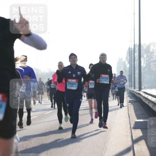 03.10.2025 - Köhlbrandbrückenlauf Jannik Wohlers http://msf.ph/oto/9058561 03.10.2025 09:14:05 Position 3 10, 3243, 1133 meine-sportfotos.de
