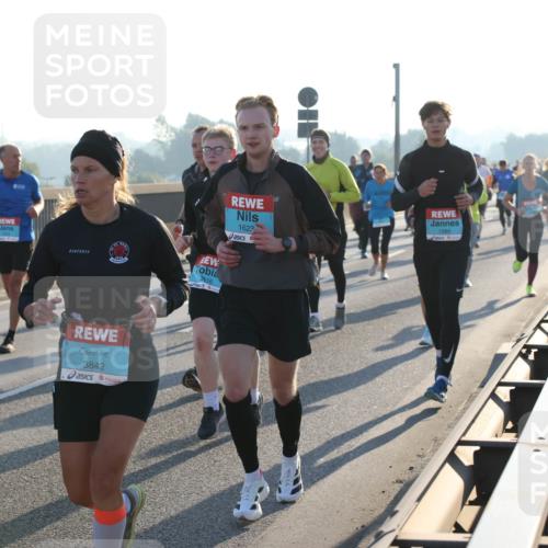 03.10.2025 - Köhlbrandbrückenlauf Lena Gebhardt http://msf.ph/oto/9058564 03.10.2025 09:18:30 Position 1 1516, 3842, 1623, 1089, 3516 meine-sportfotos.de