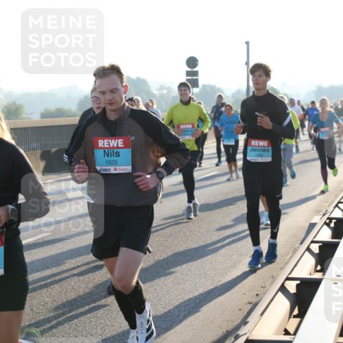 03.10.2025 - Köhlbrandbrückenlauf Lena Gebhardt http://msf.ph/oto/9058569 03.10.2025 09:18:30 Position 1 3842, 1623, 1089 meine-sportfotos.de