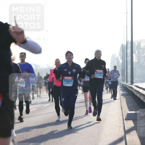 03.10.2025 - Köhlbrandbrückenlauf Jannik Wohlers http://msf.ph/oto/9058570 03.10.2025 09:14:05 Position 3 10, 3243, 1133 meine-sportfotos.de