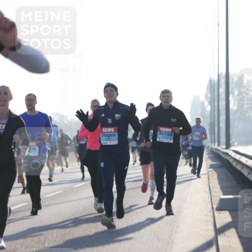03.10.2025 - Köhlbrandbrückenlauf Jannik Wohlers http://msf.ph/oto/9058589 03.10.2025 09:14:05 Position 3 10, 3243, 1133 meine-sportfotos.de