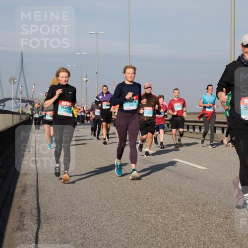 03.10.2025 - Köhlbrandbrückenlauf Fabian Wolf http://msf.ph/oto/9058592 03.10.2025 10:04:28 Position 3 3408, 3306, 2072 meine-sportfotos.de