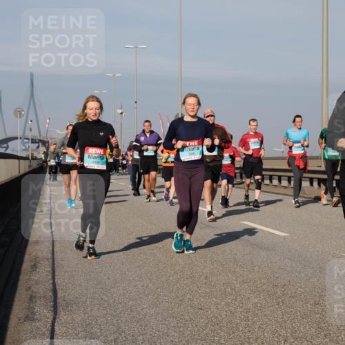 03.10.2025 - Köhlbrandbrückenlauf Fabian Wolf http://msf.ph/oto/9058605 03.10.2025 10:04:28 Position 3 3306, 3408, 2072 meine-sportfotos.de