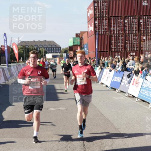 03.10.2025 - Köhlbrandbrückenlauf Jannik Wohlers http://msf.ph/oto/9058606 03.10.2025 13:12:00 Ziel 4100, 4101, 4176, 4685, 5396, 5426, 5856, 5910, 5911, 5927, 6033, 6048, 6049, 6184, 6763, 6796 meine-sportfotos.de
