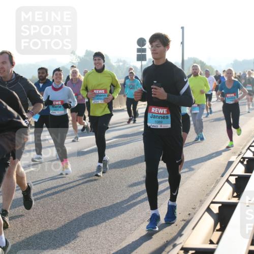 03.10.2025 - Köhlbrandbrückenlauf Lena Gebhardt http://msf.ph/oto/9058607 03.10.2025 09:18:31 Position 1 3227, 3233, 1089 meine-sportfotos.de