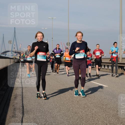 03.10.2025 - Köhlbrandbrückenlauf Fabian Wolf http://msf.ph/oto/9058613 03.10.2025 10:04:28 Position 3 3306, 3408 meine-sportfotos.de