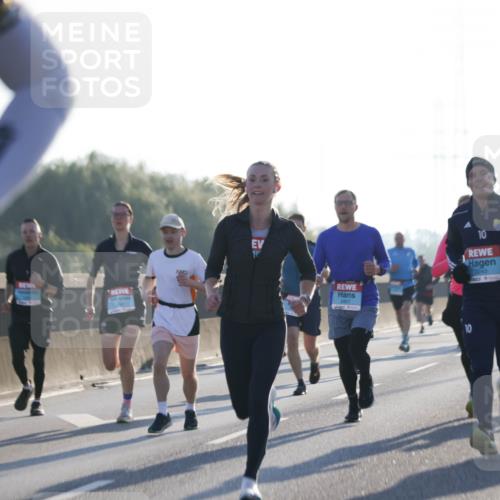 03.10.2025 - Köhlbrandbrückenlauf Jannik Wohlers http://msf.ph/oto/9058616 03.10.2025 09:14:06 Position 3 10, 3243 meine-sportfotos.de