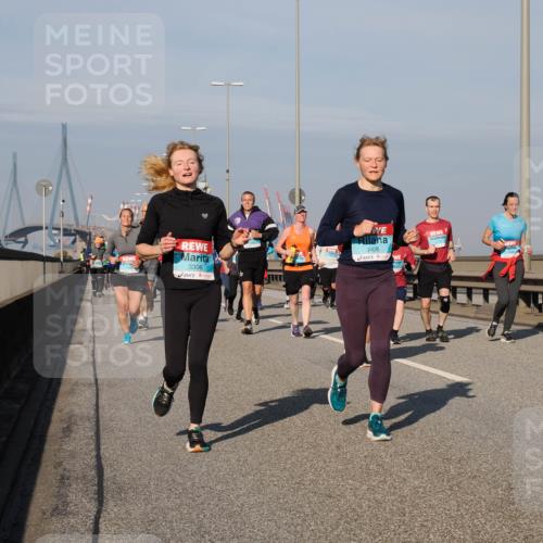 03.10.2025 - Köhlbrandbrückenlauf Fabian Wolf http://msf.ph/oto/9058619 03.10.2025 10:04:29 Position 3 3306, 3408 meine-sportfotos.de