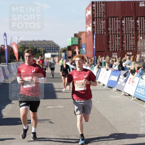 03.10.2025 - Köhlbrandbrückenlauf Jannik Wohlers http://msf.ph/oto/9058628 03.10.2025 13:12:00 Ziel 4100, 4101, 4176, 4685, 5396, 5426, 5856, 5910, 5911, 5927, 6033, 6048, 6049, 6184, 6763, 6796 meine-sportfotos.de