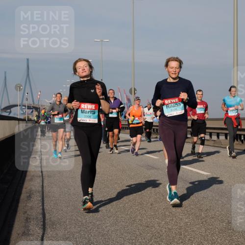 03.10.2025 - Köhlbrandbrückenlauf Fabian Wolf http://msf.ph/oto/9058629 03.10.2025 10:04:29 Position 3 3306, 3408 meine-sportfotos.de