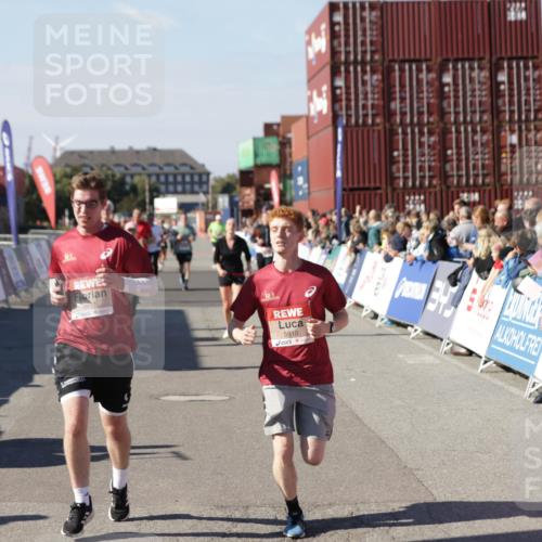 03.10.2025 - Köhlbrandbrückenlauf Jannik Wohlers http://msf.ph/oto/9058633 03.10.2025 13:12:00 Ziel 4100, 4101, 4176, 4685, 5396, 5426, 5856, 5910, 5911, 5927, 6033, 6048, 6049, 6184, 6763, 6796 meine-sportfotos.de