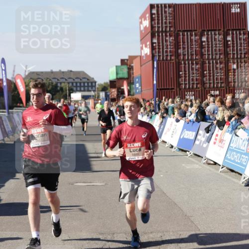 03.10.2025 - Köhlbrandbrückenlauf Jannik Wohlers http://msf.ph/oto/9058637 03.10.2025 13:12:00 Ziel 4100, 4101, 4176, 4685, 5396, 5426, 5856, 5910, 5911, 5927, 6033, 6048, 6049, 6184, 6763, 6796 meine-sportfotos.de