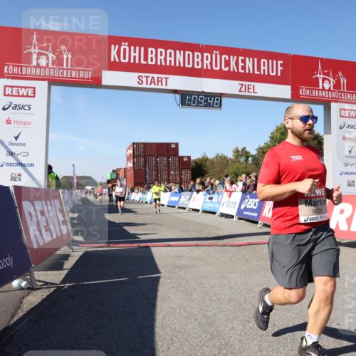 03.10.2025 - Köhlbrandbrückenlauf Lena Gebhardt http://msf.ph/oto/9058639 03.10.2025 13:09:49 Ziel 4502, 4625, 4718, 4837, 5520, 5941, 6308, 6659, 6803 meine-sportfotos.de