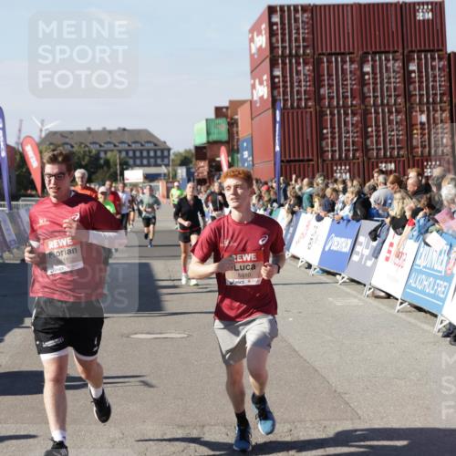 03.10.2025 - Köhlbrandbrückenlauf Jannik Wohlers http://msf.ph/oto/9058640 03.10.2025 13:12:00 Ziel 4100, 4101, 4176, 4685, 5396, 5426, 5856, 5910, 5911, 5927, 6033, 6048, 6049, 6184, 6763, 6796 meine-sportfotos.de