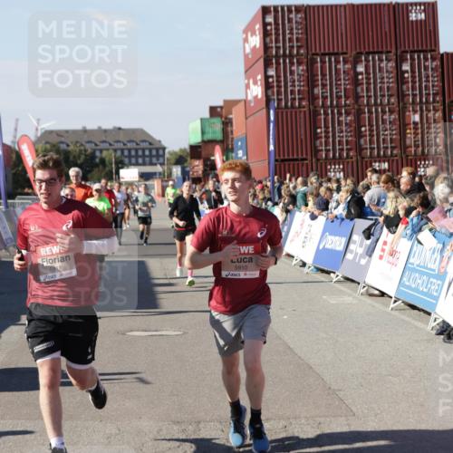 03.10.2025 - Köhlbrandbrückenlauf Jannik Wohlers http://msf.ph/oto/9058645 03.10.2025 13:12:00 Ziel 4100, 4101, 4176, 4685, 5396, 5426, 5856, 5910, 5911, 5927, 6033, 6048, 6049, 6184, 6763, 6796 meine-sportfotos.de