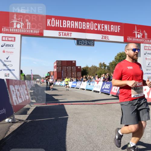03.10.2025 - Köhlbrandbrückenlauf Lena Gebhardt http://msf.ph/oto/9058647 03.10.2025 13:09:49 Ziel 4502, 4625, 4718, 4837, 5520, 5941, 6308, 6659, 6803 meine-sportfotos.de