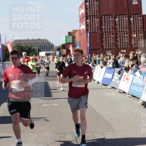 03.10.2025 - Köhlbrandbrückenlauf Jannik Wohlers http://msf.ph/oto/9058652 03.10.2025 13:12:01 Ziel 4100, 4101, 4176, 4468, 4685, 5396, 5426, 5856, 5910, 5911, 5927, 6033, 6048, 6049, 6184, 6763, 6796 meine-sportfotos.de