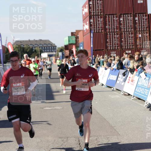 03.10.2025 - Köhlbrandbrückenlauf Jannik Wohlers http://msf.ph/oto/9058654 03.10.2025 13:12:01 Ziel 4100, 4101, 4176, 4468, 4685, 5396, 5426, 5856, 5910, 5911, 5927, 6033, 6048, 6049, 6184, 6763, 6796 meine-sportfotos.de