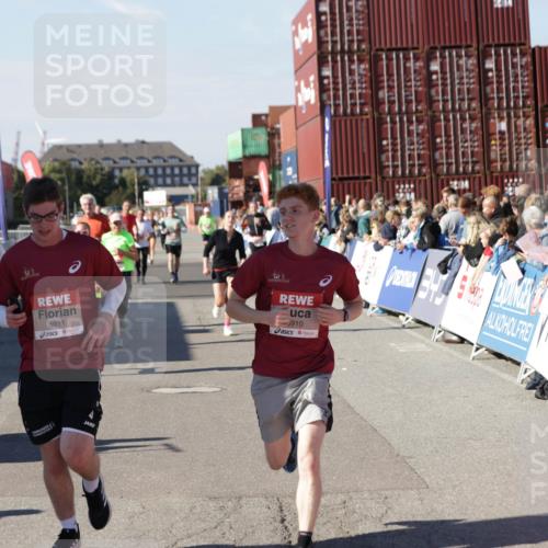 03.10.2025 - Köhlbrandbrückenlauf Jannik Wohlers http://msf.ph/oto/9058656 03.10.2025 13:12:01 Ziel 4100, 4101, 4176, 4468, 4685, 5396, 5426, 5856, 5910, 5911, 5927, 6033, 6048, 6049, 6184, 6763, 6796 meine-sportfotos.de