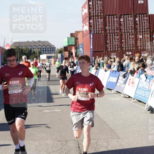 03.10.2025 - Köhlbrandbrückenlauf Jannik Wohlers http://msf.ph/oto/9058660 03.10.2025 13:12:01 Ziel 4100, 4101, 4176, 4468, 4685, 5396, 5426, 5856, 5910, 5911, 5927, 6033, 6048, 6049, 6184, 6763, 6796 meine-sportfotos.de
