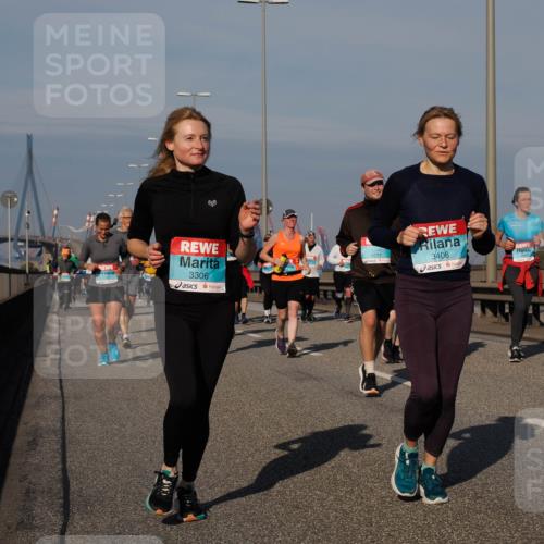 03.10.2025 - Köhlbrandbrückenlauf Fabian Wolf http://msf.ph/oto/9058663 03.10.2025 10:04:29 Position 3 3306, 3777, 3408, 2414 meine-sportfotos.de