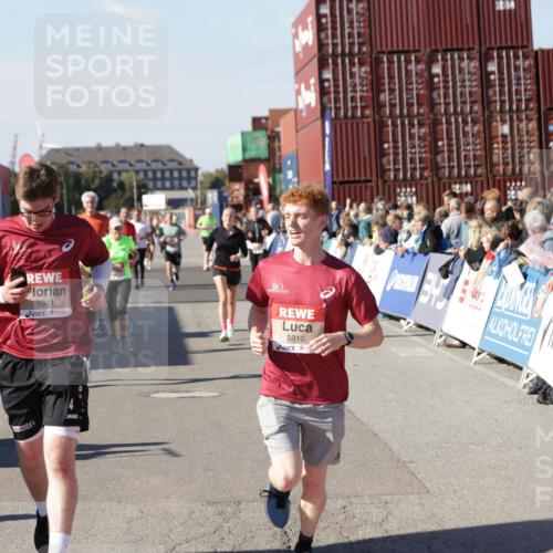 03.10.2025 - Köhlbrandbrückenlauf Jannik Wohlers http://msf.ph/oto/9058672 03.10.2025 13:12:01 Ziel 4100, 4101, 4176, 4468, 4685, 5396, 5426, 5856, 5910, 5911, 5927, 6033, 6048, 6049, 6184, 6763, 6796 meine-sportfotos.de