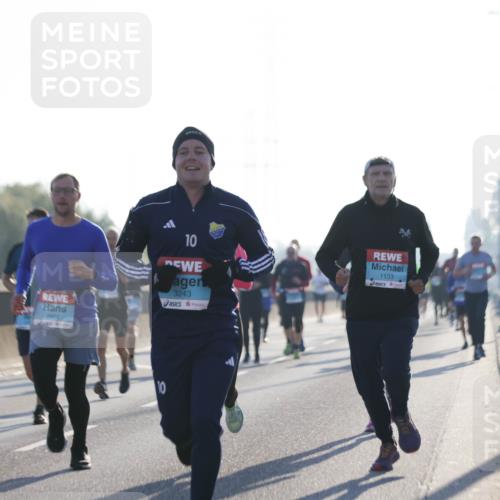 03.10.2025 - Köhlbrandbrückenlauf Jannik Wohlers http://msf.ph/oto/9058679 03.10.2025 09:14:07 Position 3 2801, 10, 3243, 10, 1133 meine-sportfotos.de