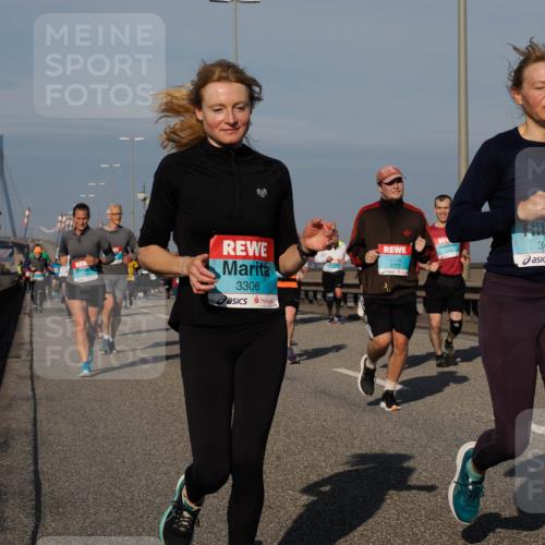 03.10.2025 - Köhlbrandbrückenlauf Fabian Wolf http://msf.ph/oto/9058680 03.10.2025 10:04:30 Position 3 3306, 3777, 3408 meine-sportfotos.de
