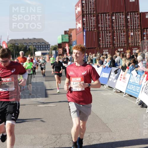 03.10.2025 - Köhlbrandbrückenlauf Jannik Wohlers http://msf.ph/oto/9058684 03.10.2025 13:12:01 Ziel 4100, 4101, 4176, 4468, 4685, 5396, 5426, 5856, 5910, 5911, 5927, 6033, 6048, 6049, 6184, 6763, 6796 meine-sportfotos.de