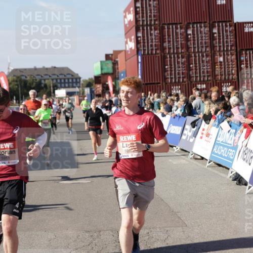 03.10.2025 - Köhlbrandbrückenlauf Jannik Wohlers http://msf.ph/oto/9058688 03.10.2025 13:12:01 Ziel 4100, 4101, 4176, 4468, 4685, 5396, 5426, 5856, 5910, 5911, 5927, 6033, 6048, 6049, 6184, 6763, 6796 meine-sportfotos.de