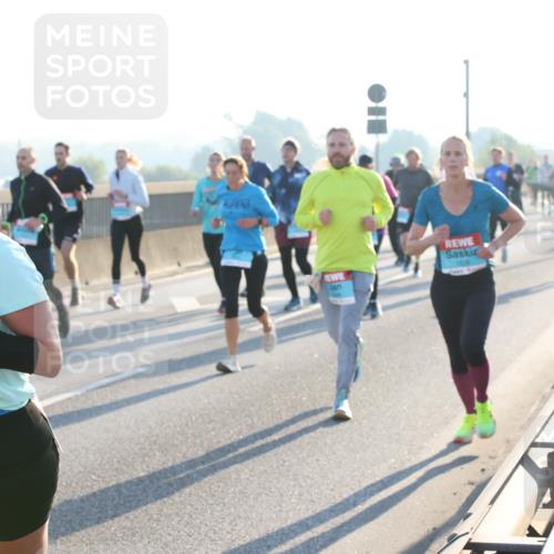 03.10.2025 - Köhlbrandbrückenlauf Lena Gebhardt http://msf.ph/oto/9058691 03.10.2025 09:18:33 Position 1  meine-sportfotos.de