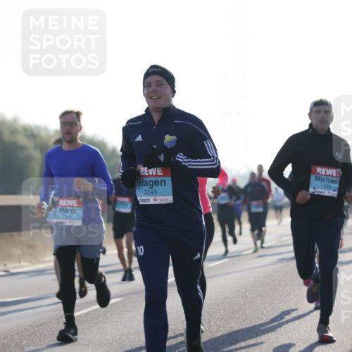 03.10.2025 - Köhlbrandbrückenlauf Jannik Wohlers http://msf.ph/oto/9058696 03.10.2025 09:14:07 Position 3 2801, 3243, 10, 1133 meine-sportfotos.de