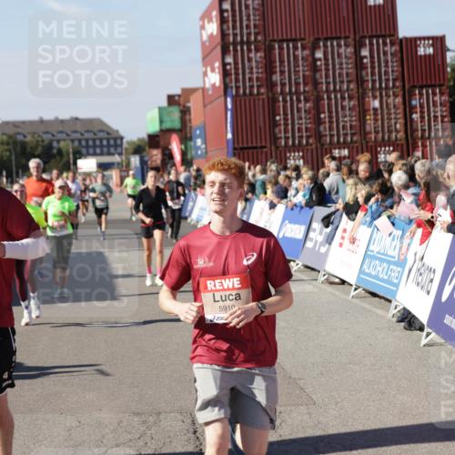 03.10.2025 - Köhlbrandbrückenlauf Jannik Wohlers http://msf.ph/oto/9058702 03.10.2025 13:12:01 Ziel 4100, 4101, 4176, 4468, 4685, 5396, 5426, 5856, 5910, 5911, 5927, 6033, 6048, 6049, 6184, 6763, 6796 meine-sportfotos.de